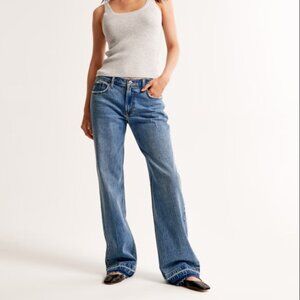 Abercrombie & Fitch: Low Rise Baggy Jean-28 Short